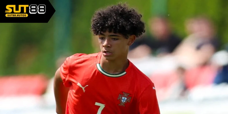 Con trai Ronaldo và cách nuôi dạy nghiêm ngặt