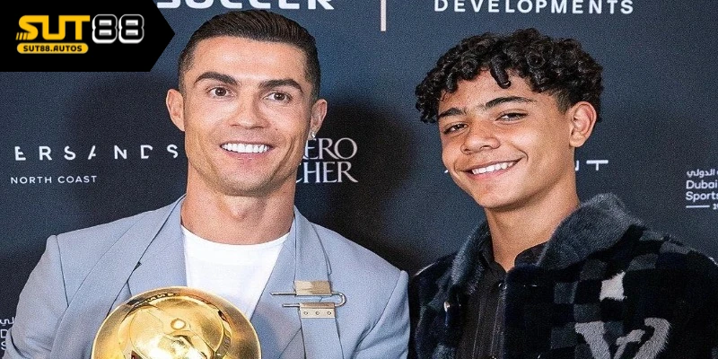 Những thông tin thú vị nhất về cậu quý tử của Ronaldo